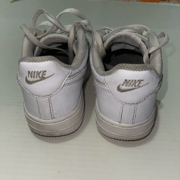 Boys Nike Air Force 1’s. (Preowned size 1y) - Picture 3 of 3